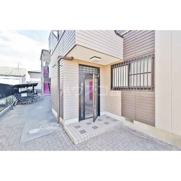 16/28 エントランス