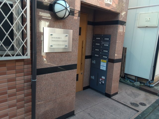 19/25 エントランス