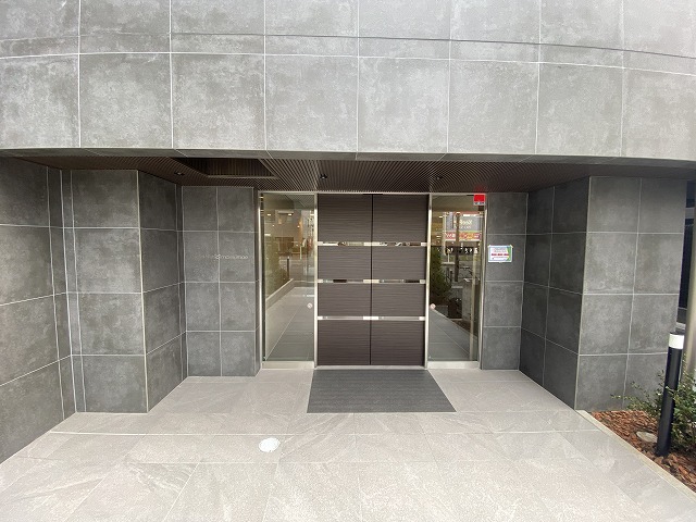 24/29 エントランス