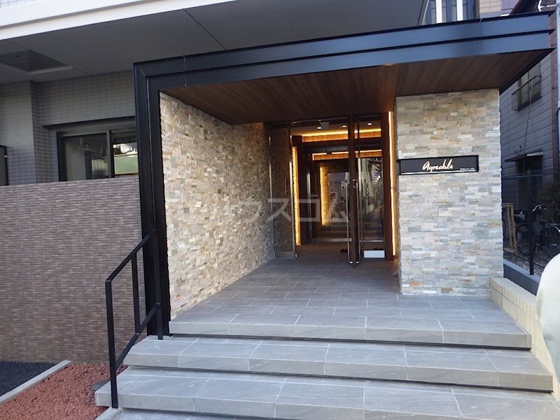 18/24 エントランス