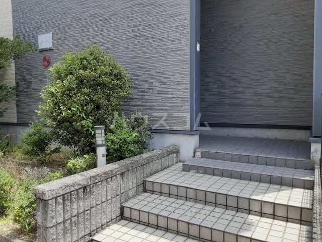 22/23 エントランス