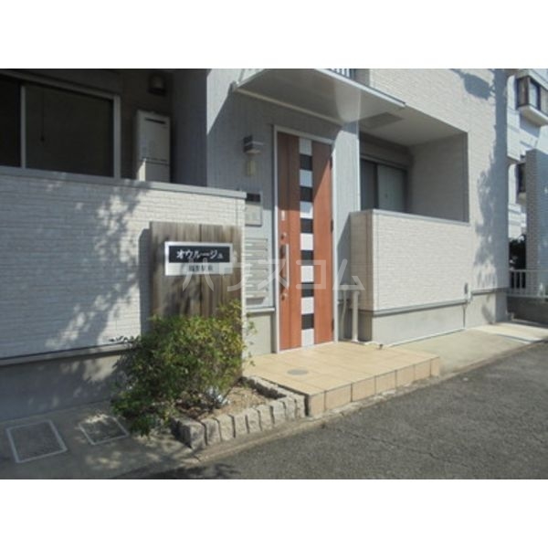 18/25 エントランス