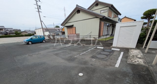 23/26 駐車場