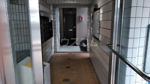 28/30 エントランス