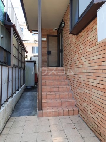 17/19 エントランス