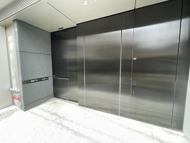 24/27 エントランス