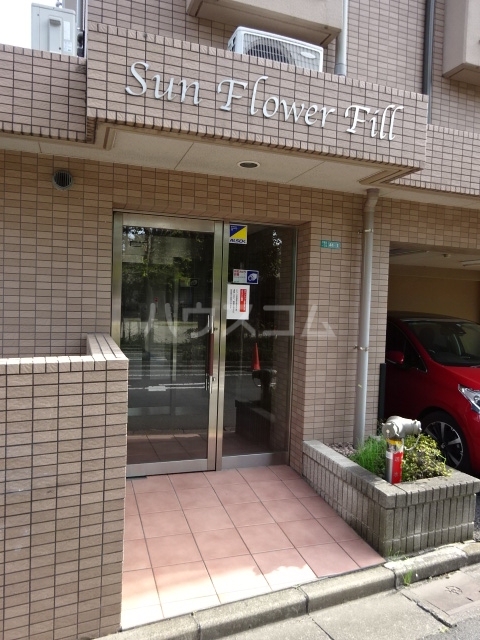 23/30 エントランス