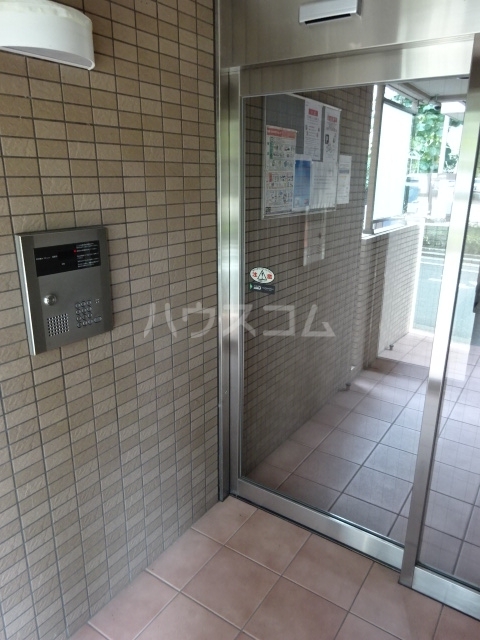 24/30 エントランス