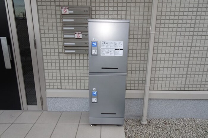 19/30 エントランス