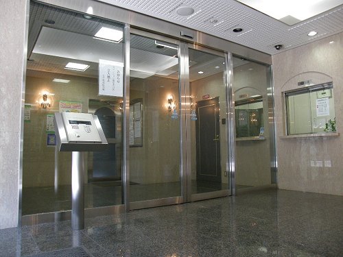 20/30 エントランス