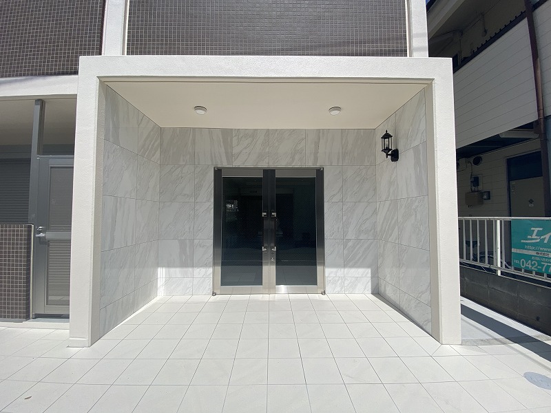 28/30 エントランス