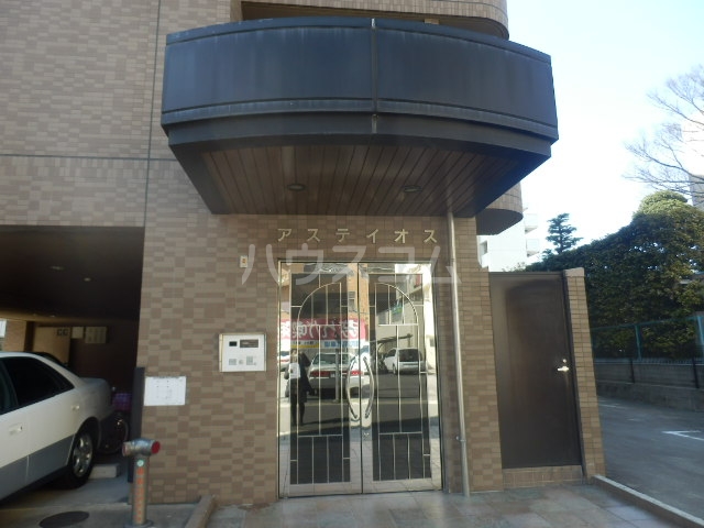 26/28 エントランス