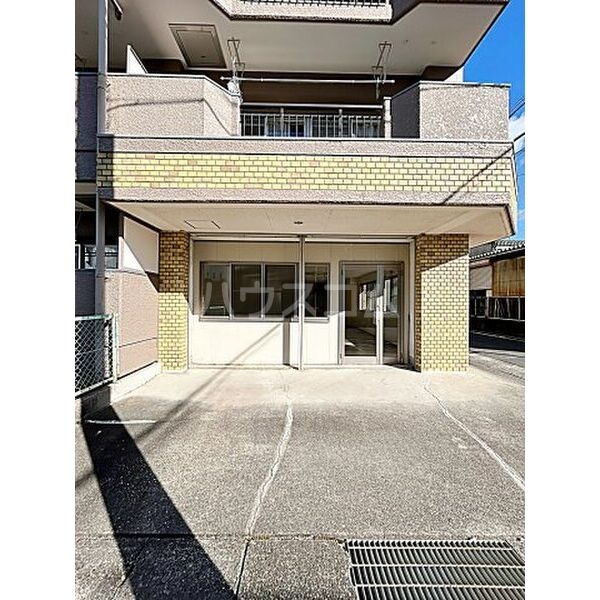 16/17 エントランス