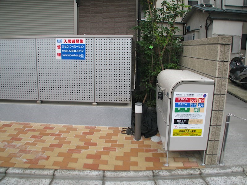 23/29 エントランス