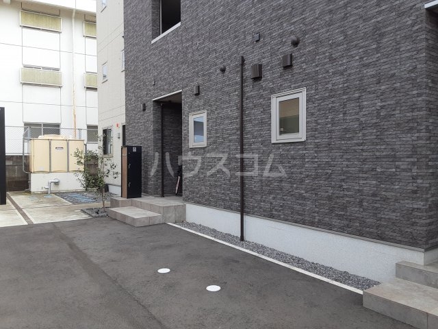 25/30 エントランス