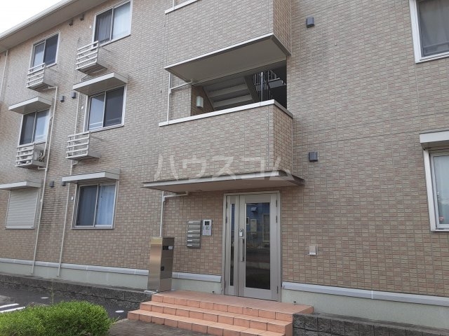 23/27 エントランス