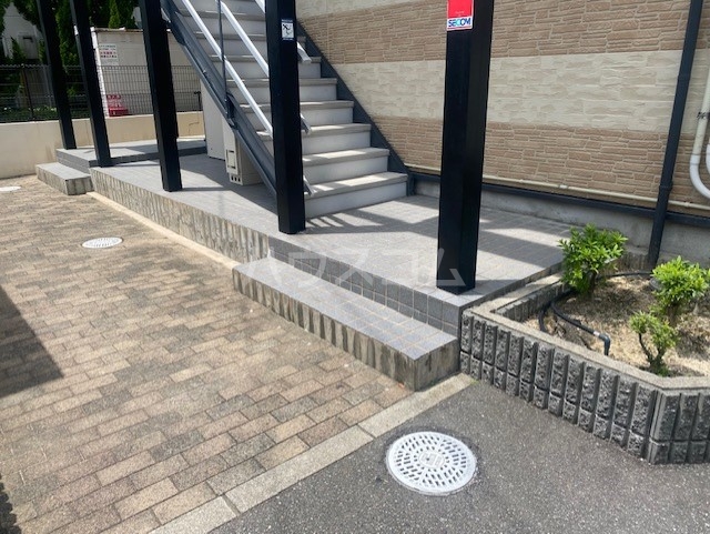 2/2 エントランス