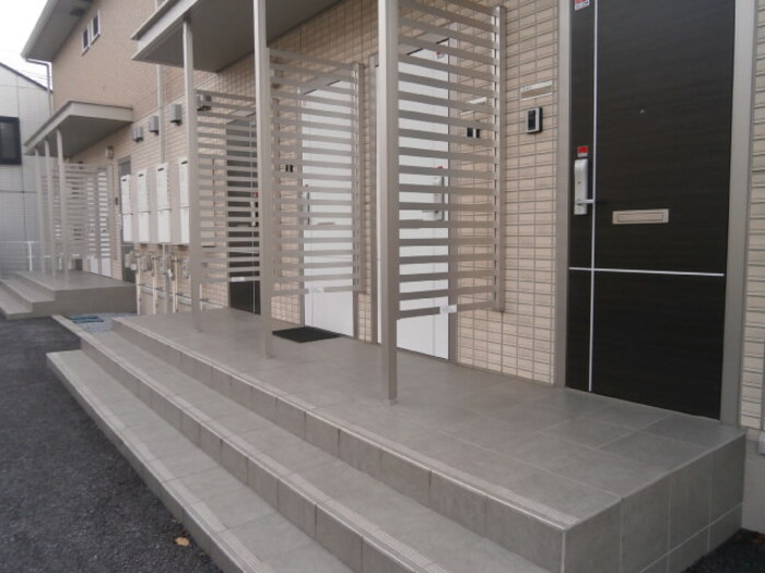 18/27 エントランス