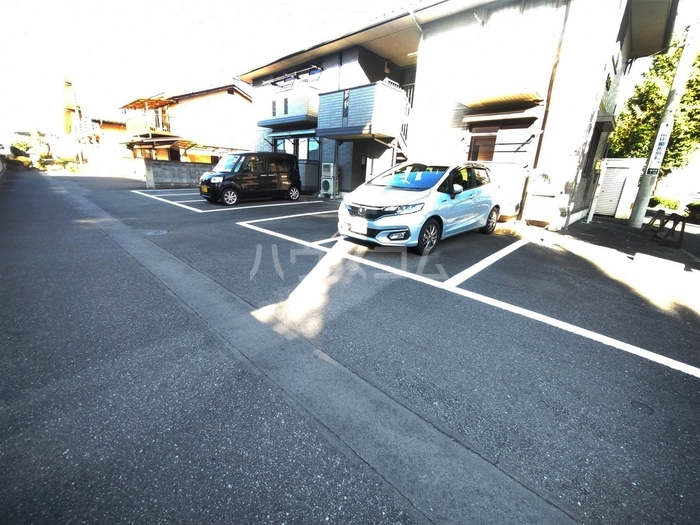 2/3 駐車場