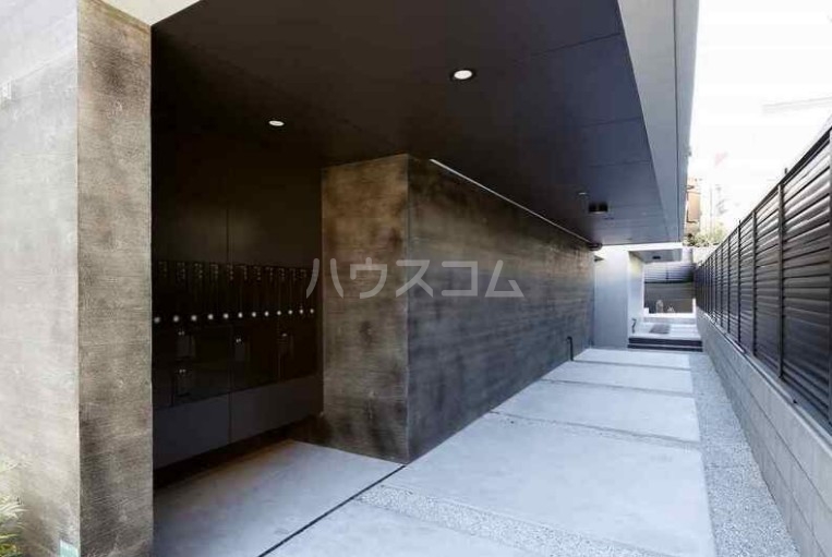 13/17 エントランス