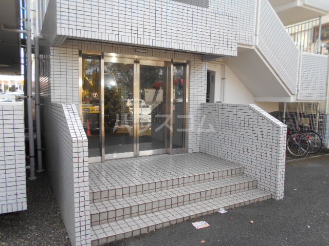 22/30 エントランス