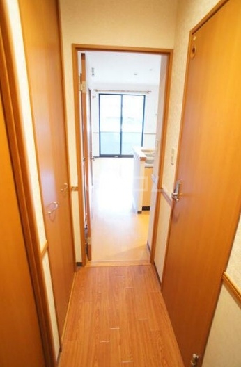 13/14 エントランス