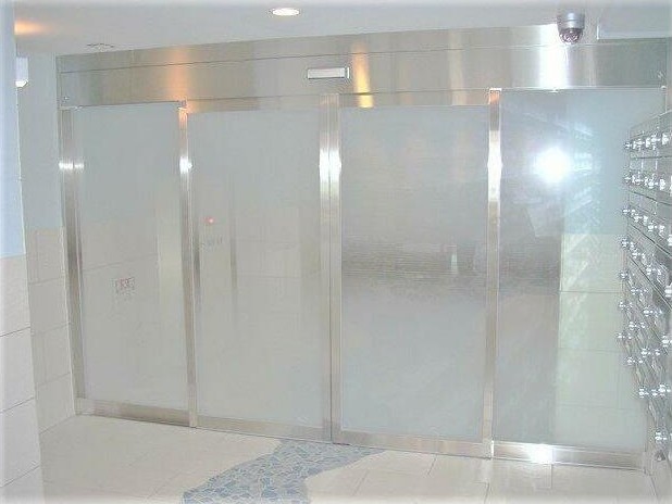 13/22 エントランス