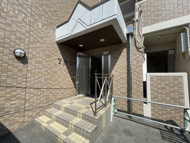 22/28 エントランス