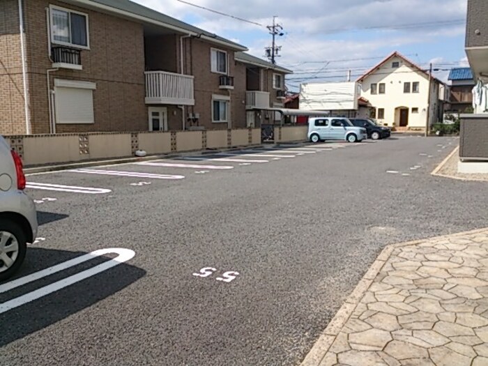18/20 駐車場