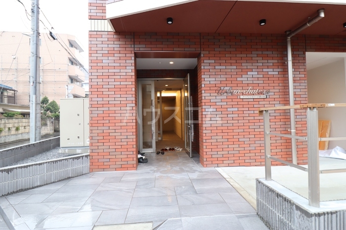 20/21 エントランス