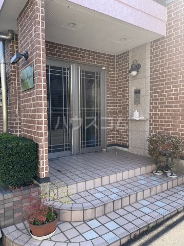 28/30 エントランス