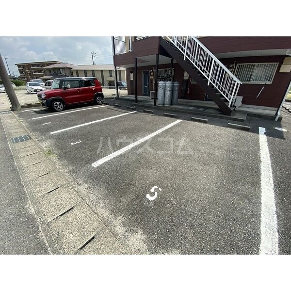 23/27 駐車場