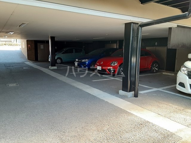 28/30 駐車場