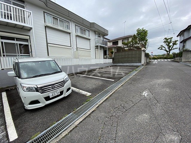 27/30 駐車場