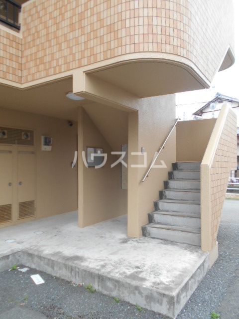 22/28 エントランス