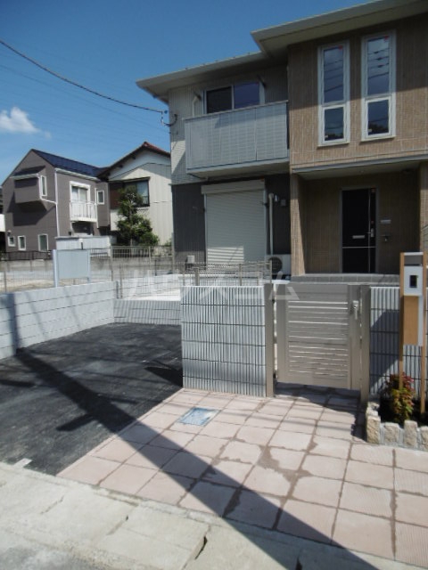 25/27 エントランス