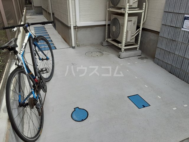 27/30 エントランス