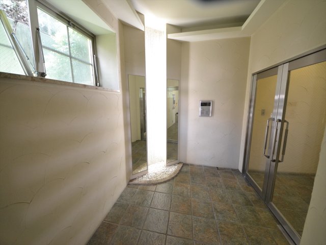 28/30 エントランス