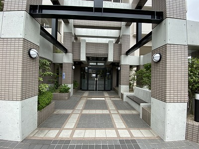 22/25 エントランス