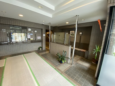 23/25 エントランス