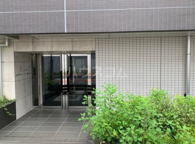 27/30 エントランス