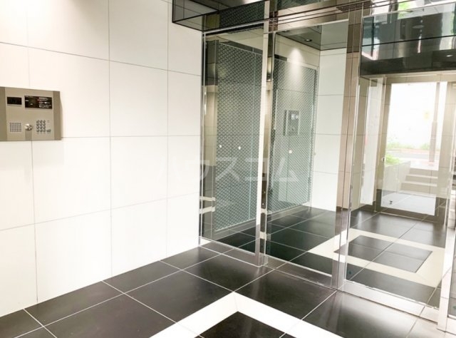 28/30 エントランス