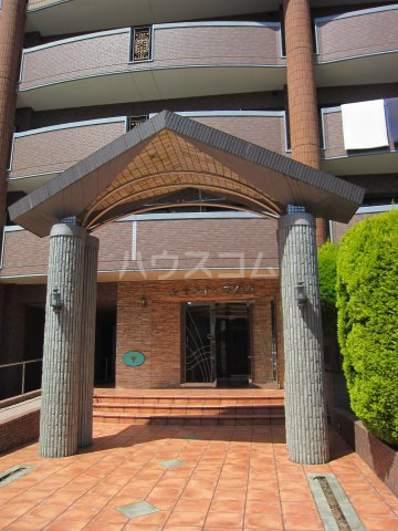 13/18 エントランス