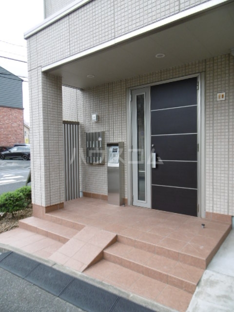 22/28 エントランス