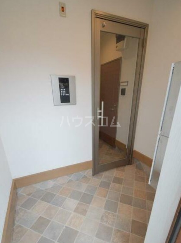 16/17 エントランス