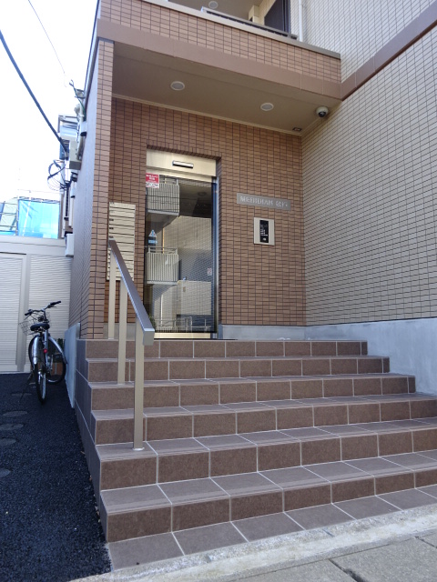 21/25 エントランス