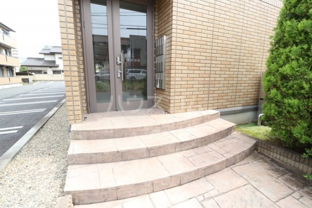 16/27 エントランス