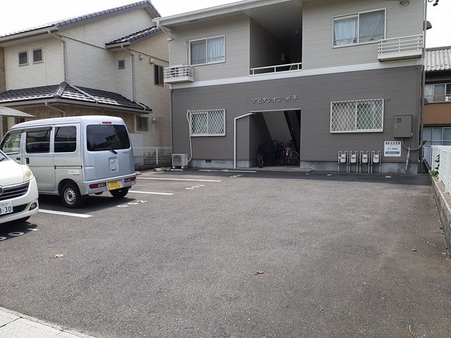 20/29 駐車場