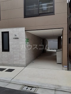 23/30 エントランス