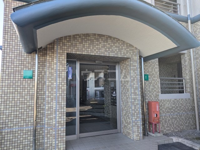 27/30 エントランス